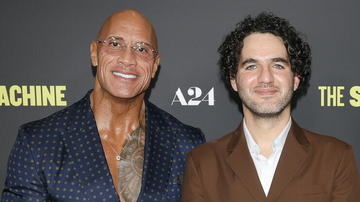 Студия Amazon MGM захотела увидеть Дуэйна Джонсона в роли 70-летнего старика с любимой курочкой