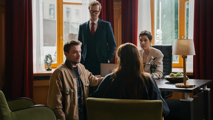 Трейлер «Комментируй это» раскрывает дату выхода комедии с Александром Петровым