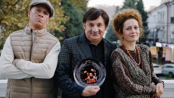 Идут съёмки комедийного фильма-ограбления «Дыра» с Викторией Исаковой и Никитой Кологривым