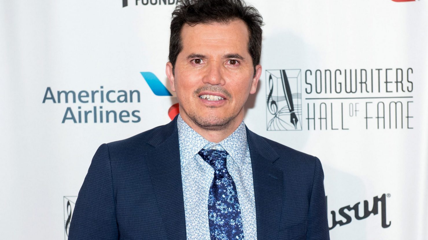 Индустрия голливуда 12 букв. Лукас Легуизамо. John Leguizamo. Джон Легуизамо 2022.