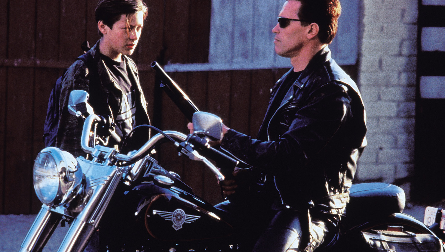 Джеймс Кэмерон не позволил Арнольду Шварценеггеру переплюнуть Сильвестра Сталлоне в «Терминаторе 2» Джеймс Кэмерон не позволил Арнольду Шварценеггеру переплюнуть Сильвестра Сталлоне в «Терминаторе 2»