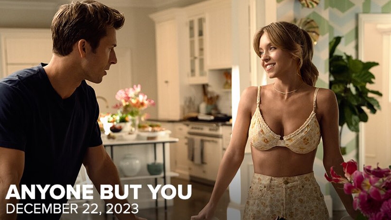 Сидни Суини демонстрирует свои прелести на новом кадре ромкома «Кто угодно, кроме тебя» Сидни Суини демонстрирует свои прелести на новом кадре ромкома «Кто угодно, кроме тебя»