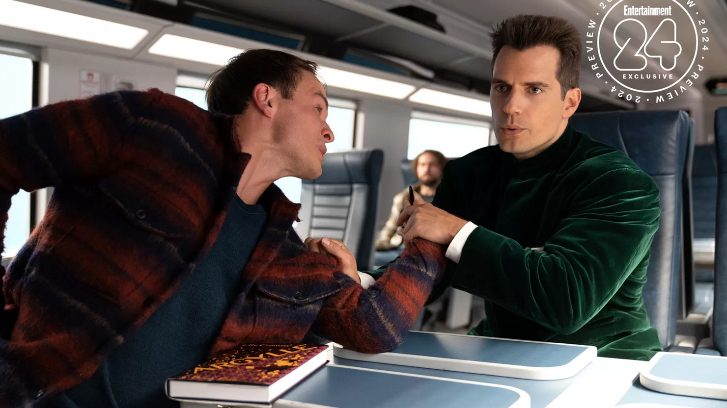 Генри Кавилл ломает какого-то чувака на свежем кадре «Аргайла: Супершпиона»