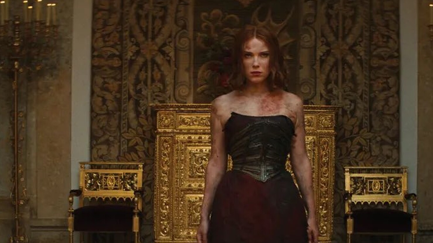 Милли Бобби Браун в эффектно разорванном платье (фото)