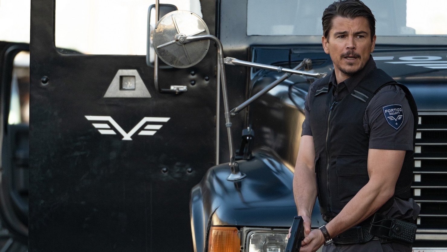 «Странное, мрачное и дикое»: Джош Хартнетт описал следующее кино режиссёра Шьямалана