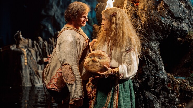 Источник: Yellow Black and White