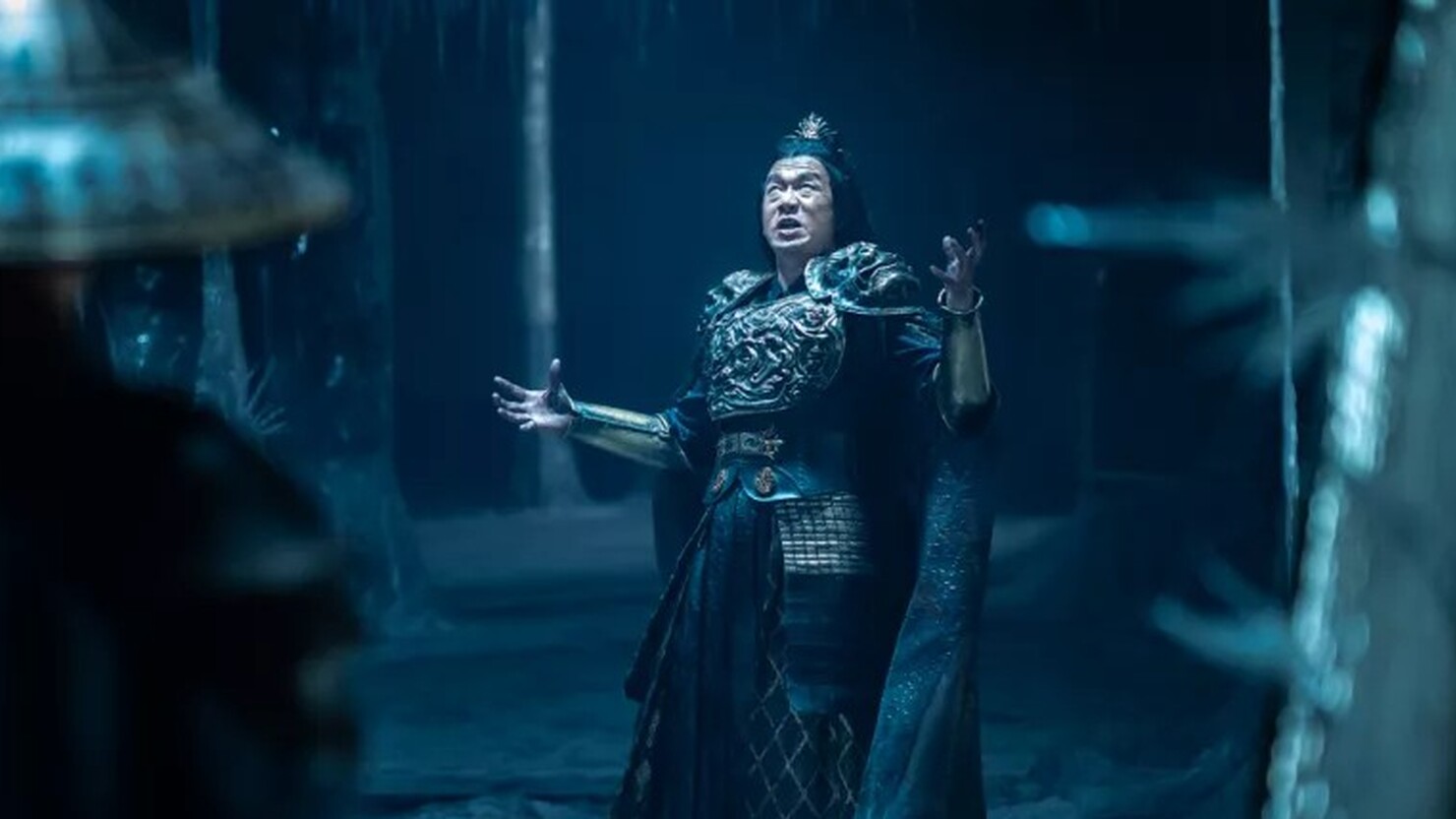 Злобный император Шан Цунг на эксклюзивном кадре экшена "Мортал Комбат"